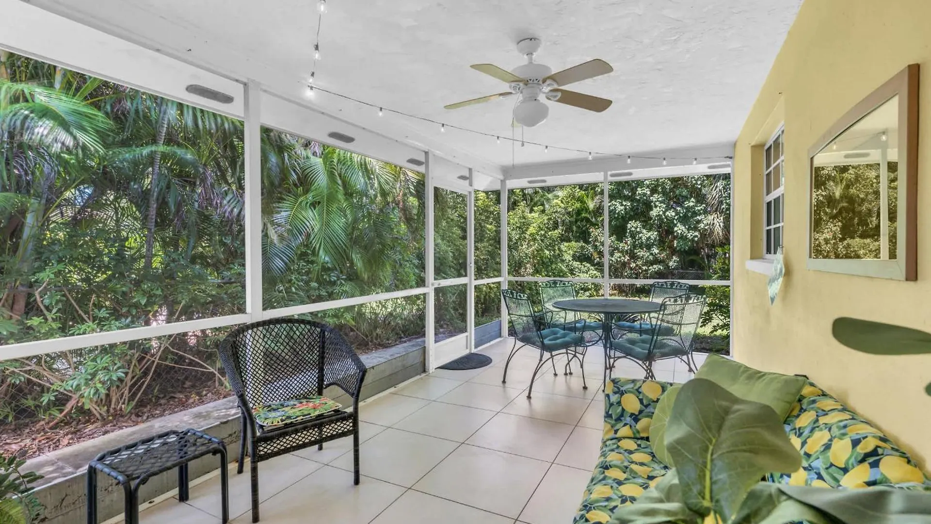 בית נופש Coastal Bliss Retreat Eclectic Charm *