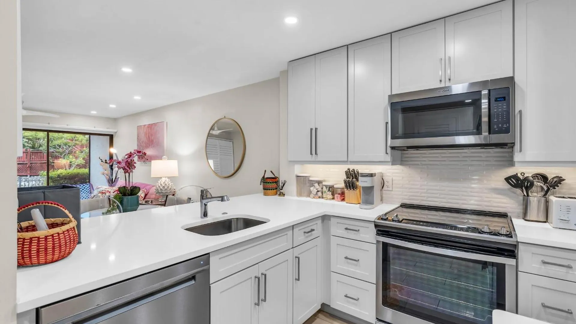 Completely Renovated First Floor Ferienhaus *