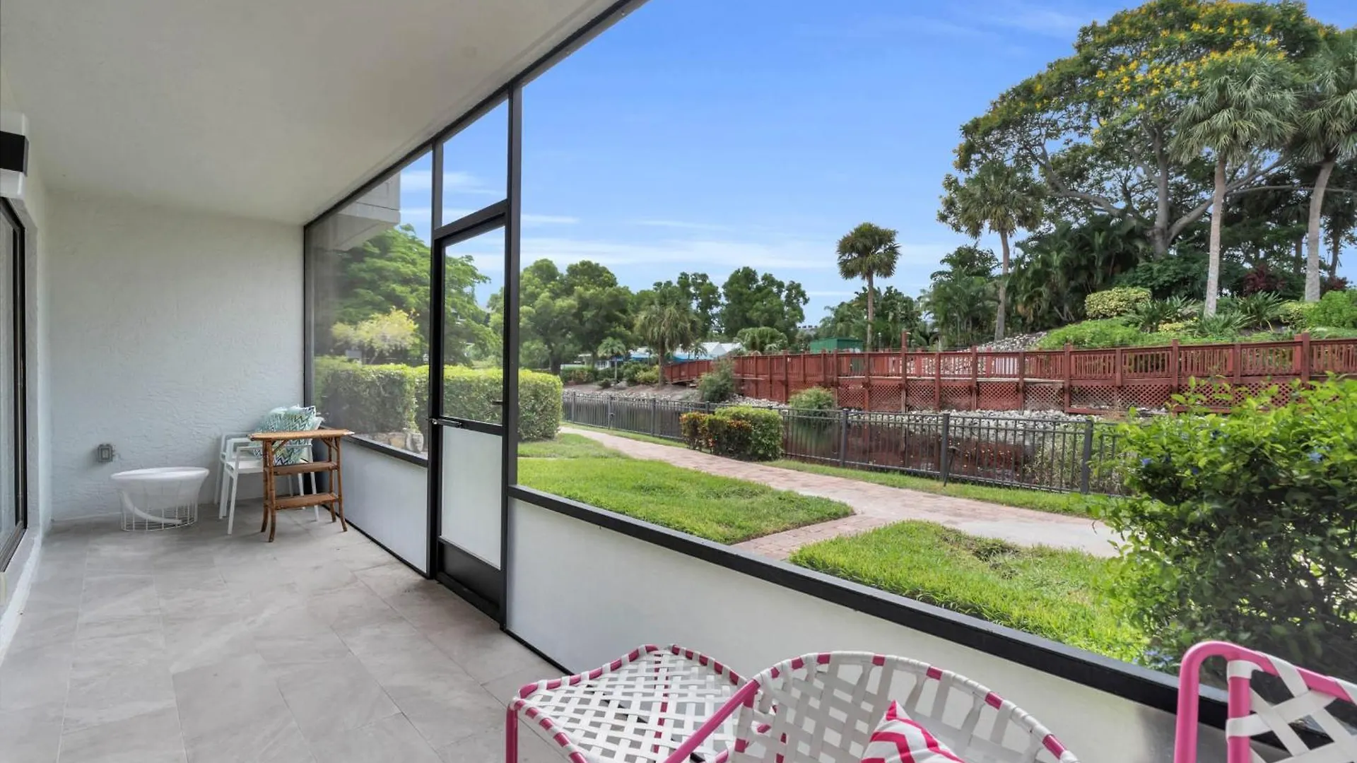 Completely Renovated First Floor Ferienhaus North Naples