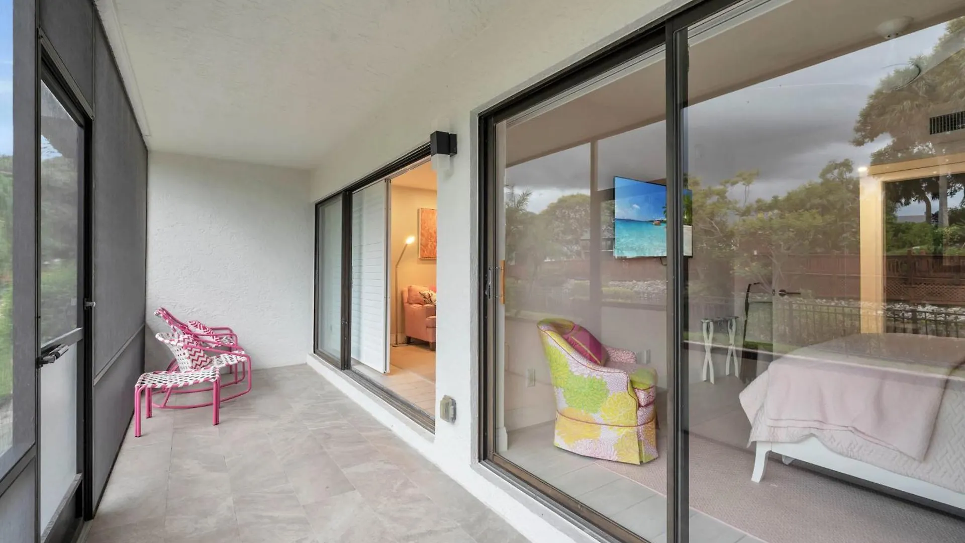 Completely Renovated First Floor Ferienhaus