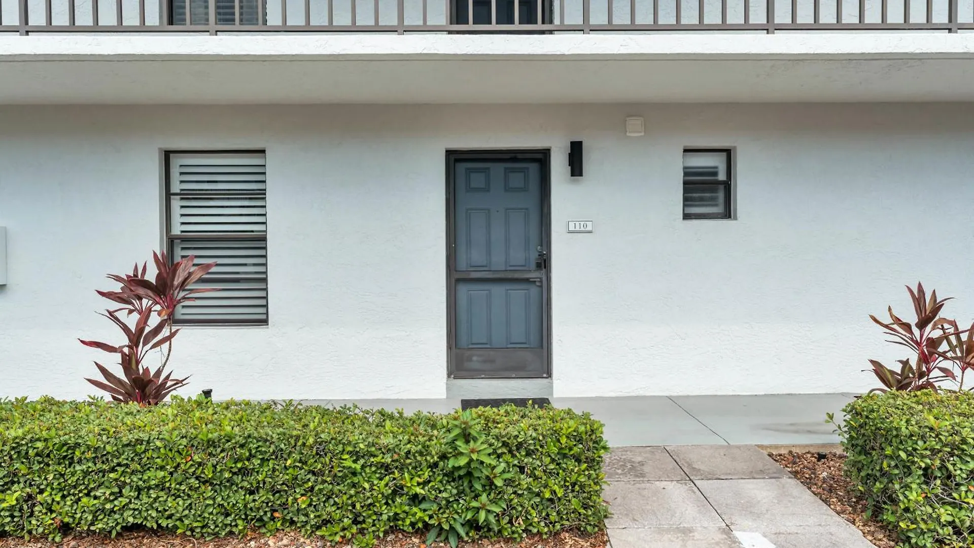 Completely Renovated First Floor * North Naples