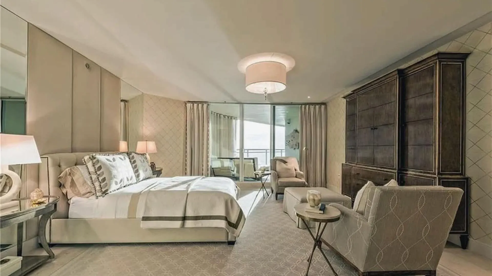 아파트 Lifestyle Stunning 3 Bedroom Beachfront North Naples