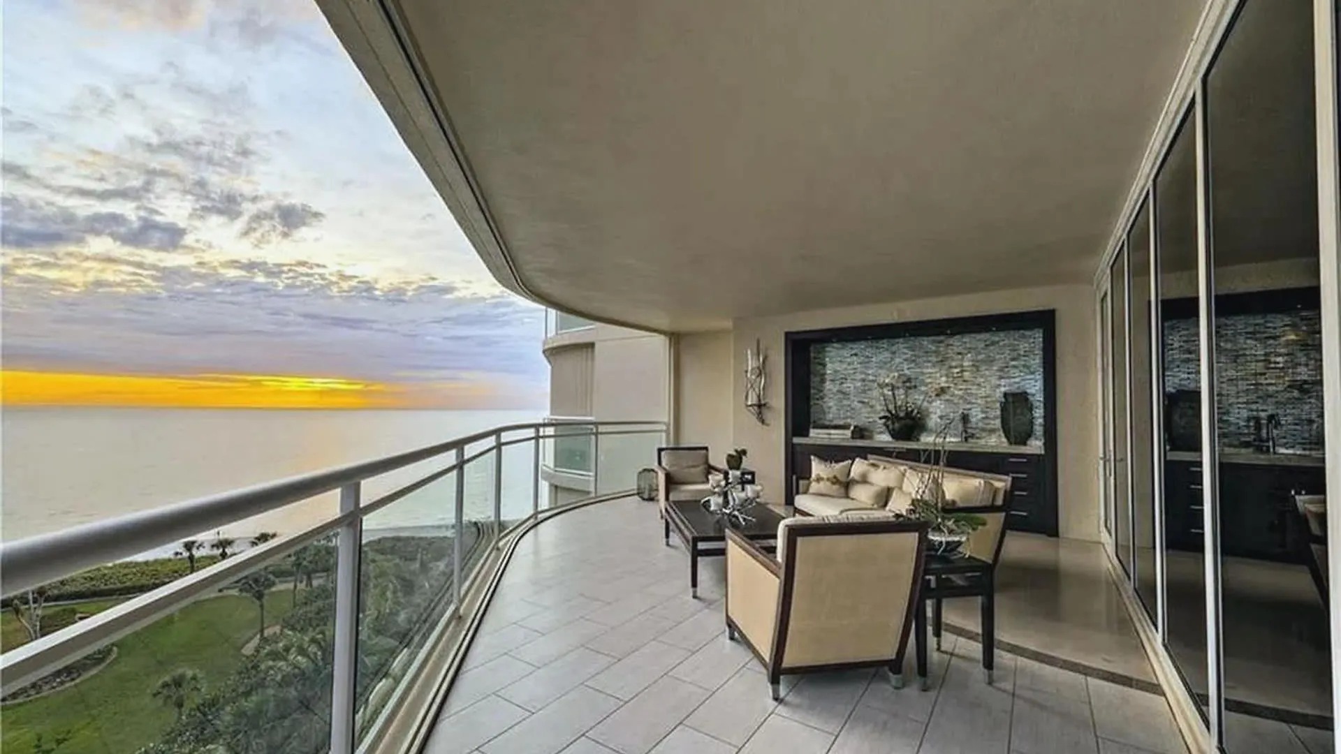 Lifestyle Stunning 3 Bedroom Beachfront 아파트 *
