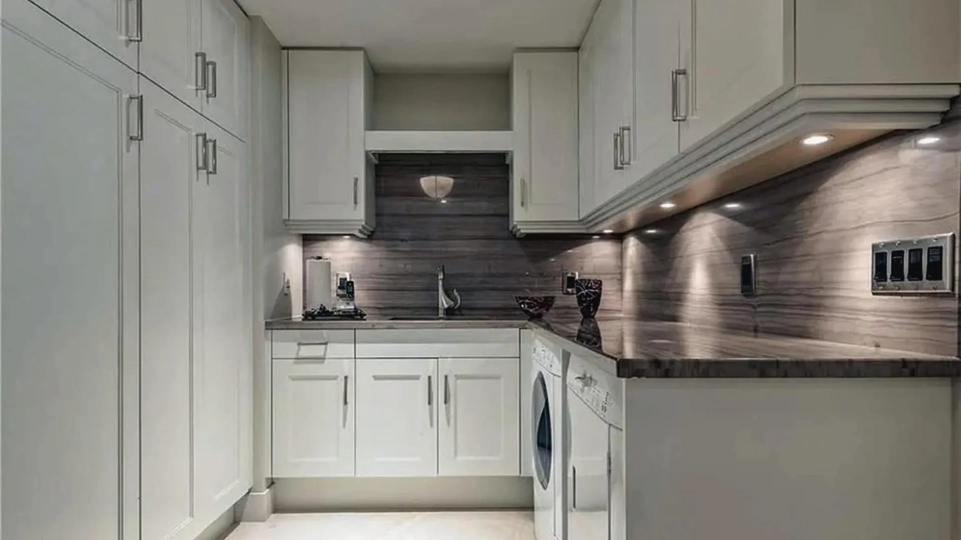 Lifestyle Stunning 3 Bedroom Beachfront North Naples