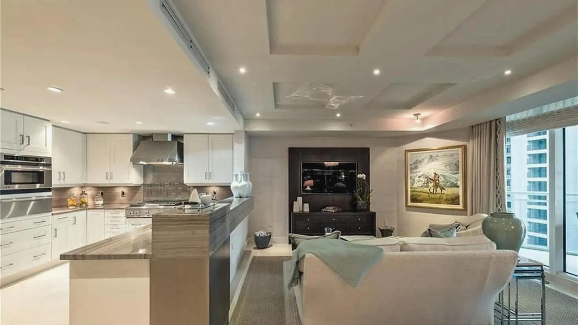 Lifestyle Stunning 3 Bedroom Beachfront * North Naples