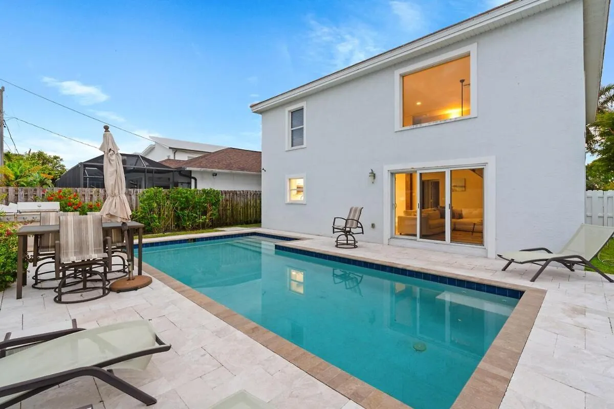 House With Heated Pool In Park Нейплс