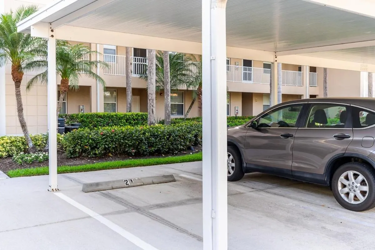 Golf, Pools, Hot Tub, Pickleball, Near Beaches *