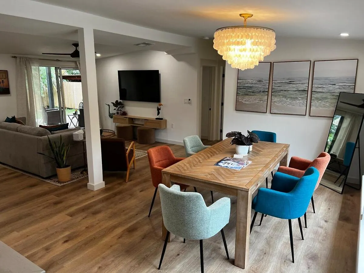 Welcome To The Close To 5th Ave And Holiday home *