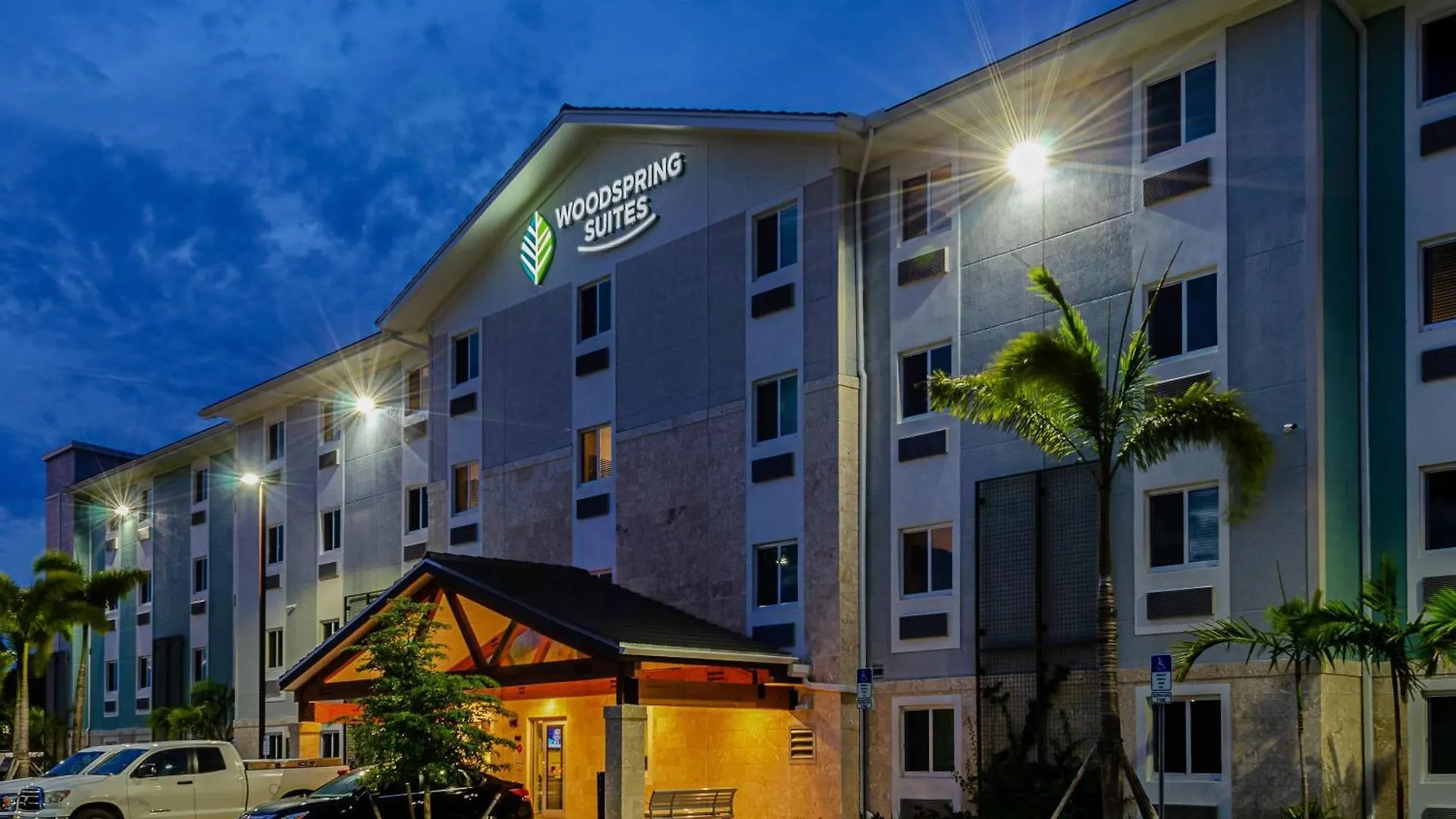 Woodspring Naples Hotel 2*
