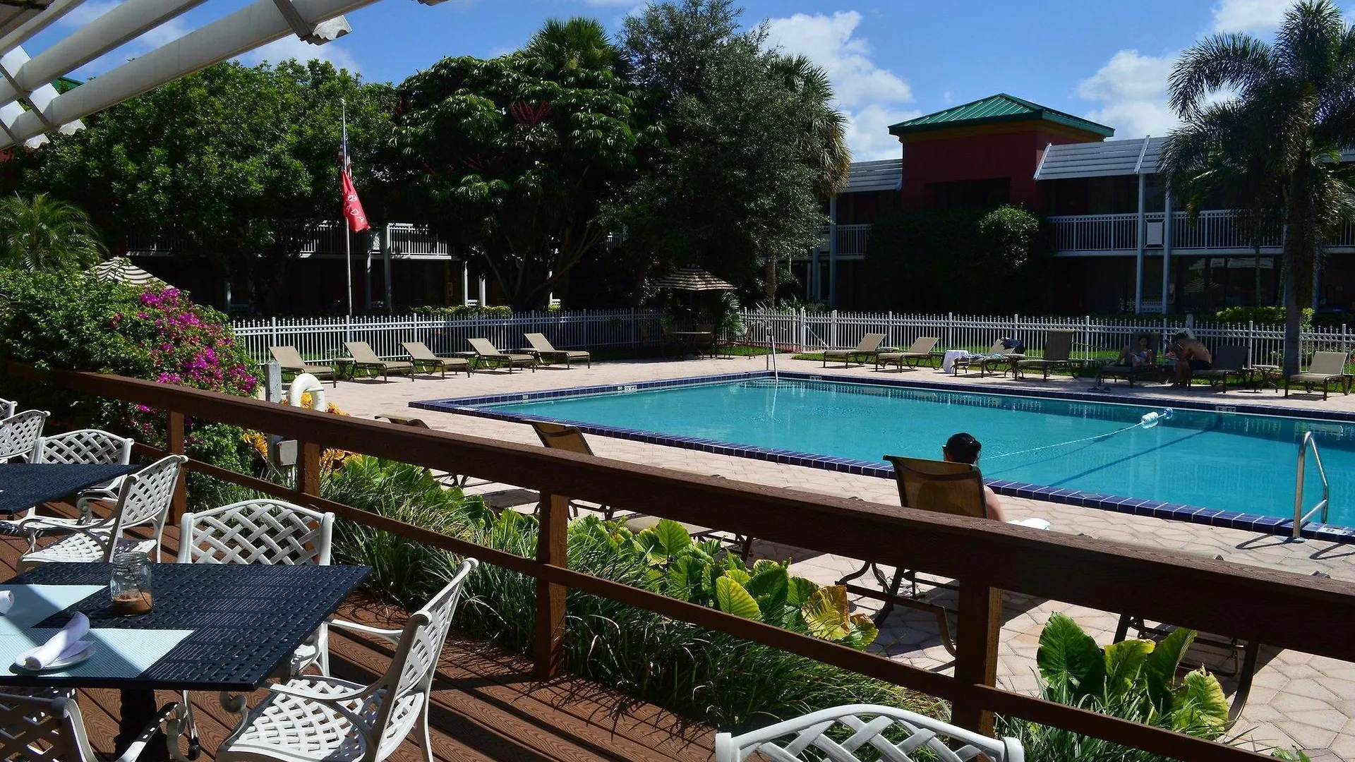 Hotel Collins North Naples