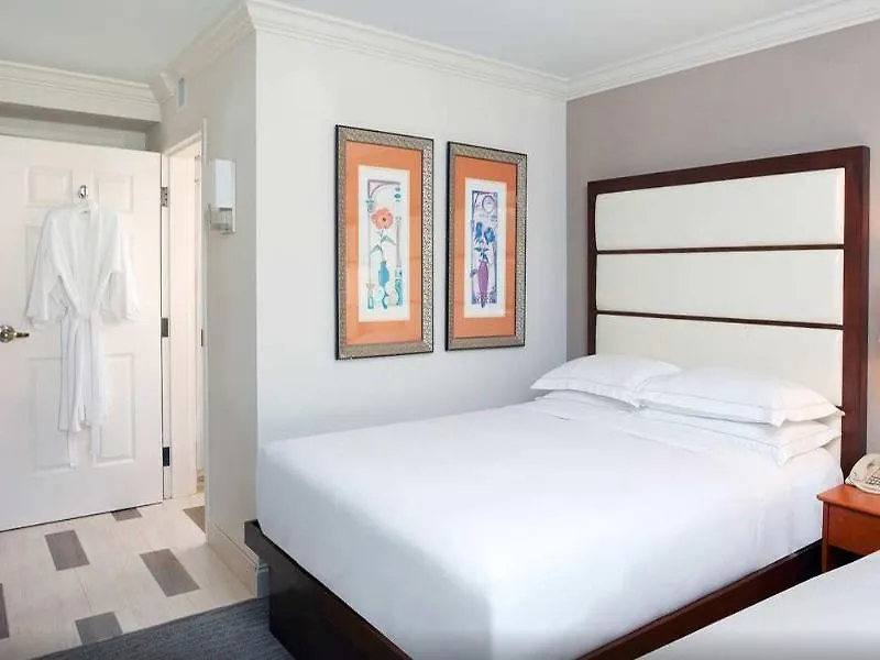 Hilton מלון North Naples