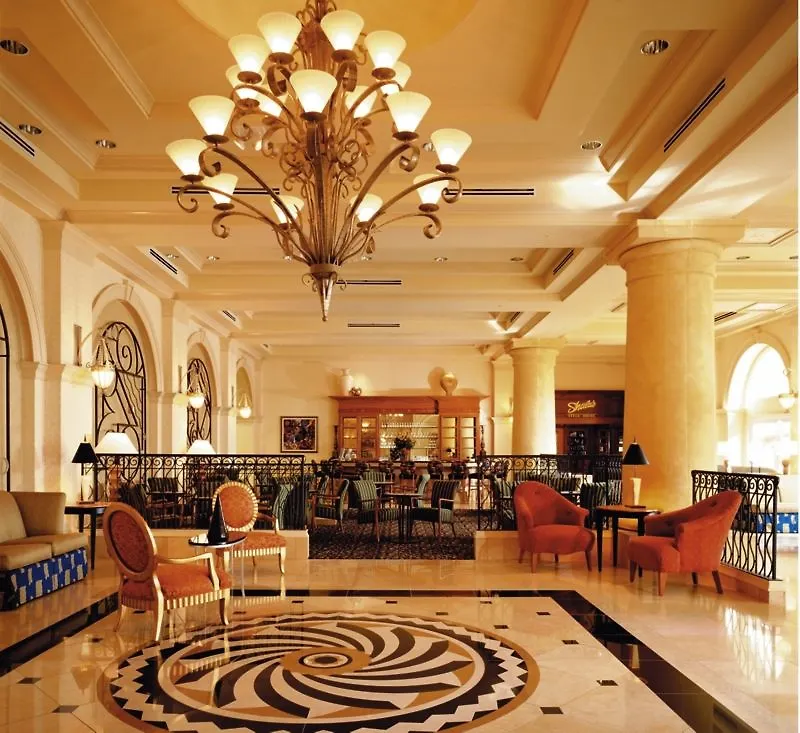 Hilton מלון North Naples