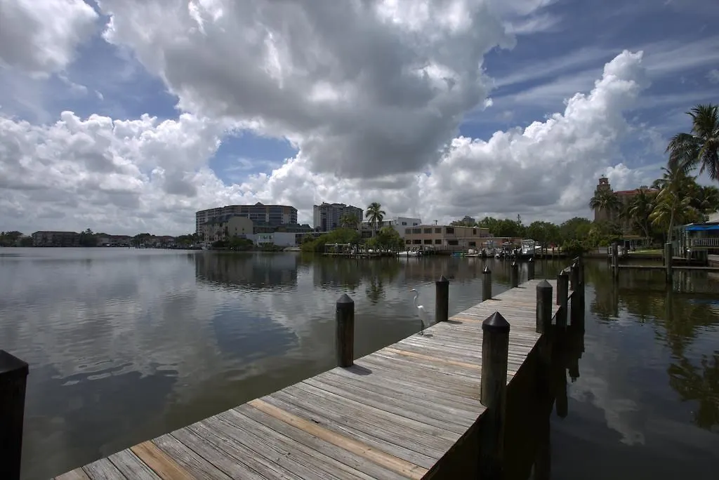 Vanderbilt Beach 3* Naples