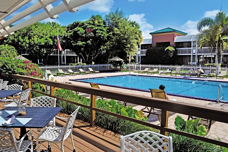 Hotel Collins 3*