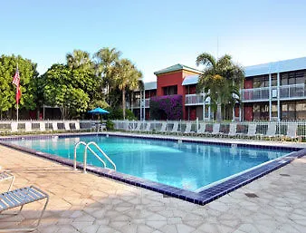 Hotel Collins North Naples