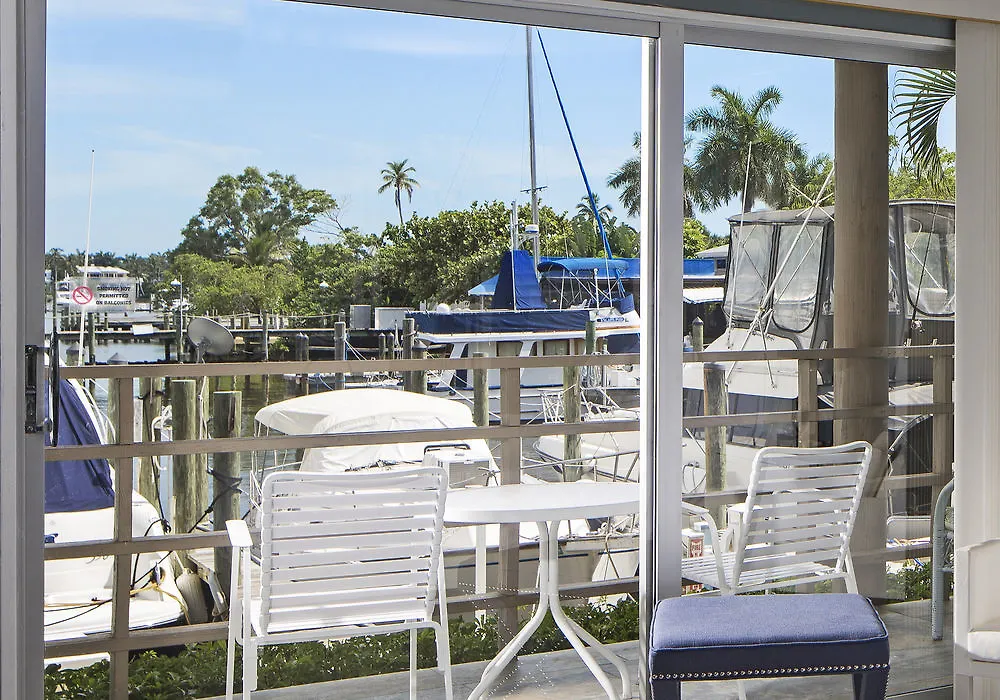 Hotel Cove On Bay 2*