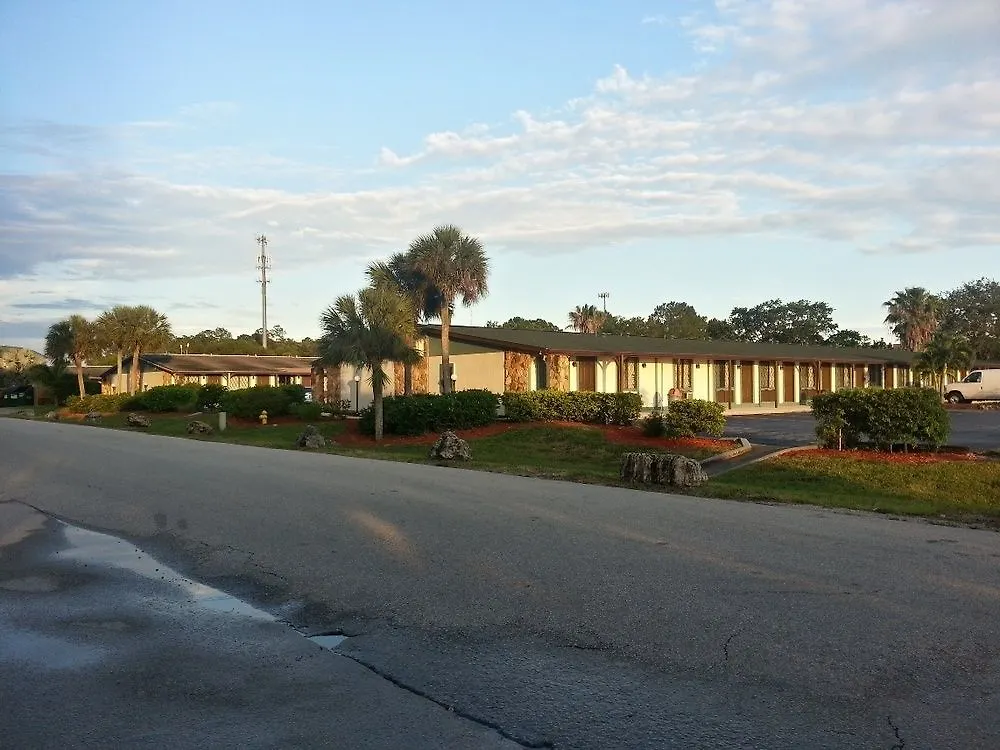 Spinnaker Of Motel