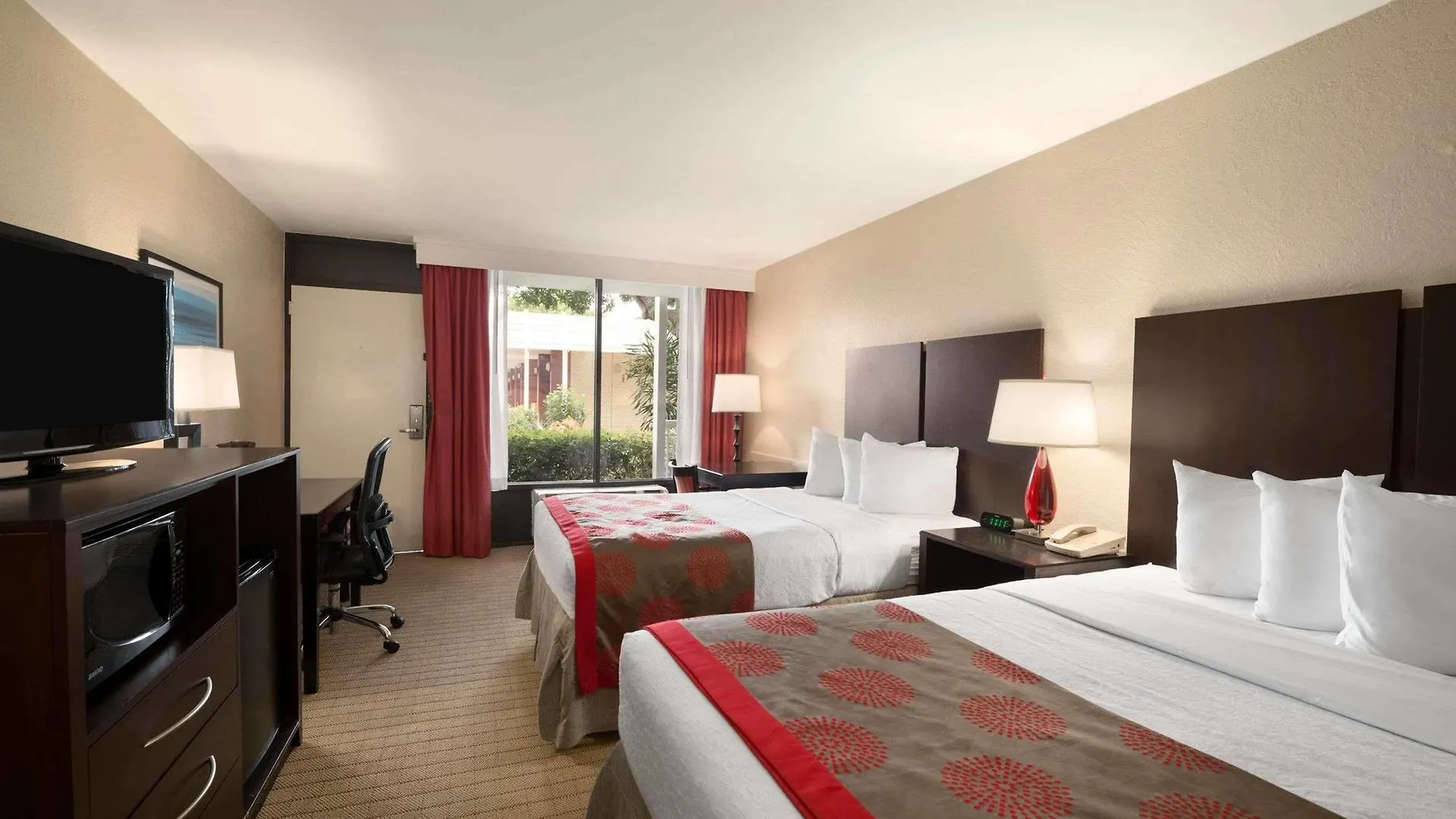 Hotel Collins North Naples