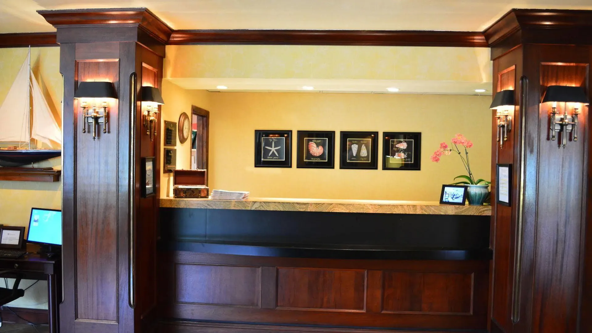 Hotel Collins North Naples