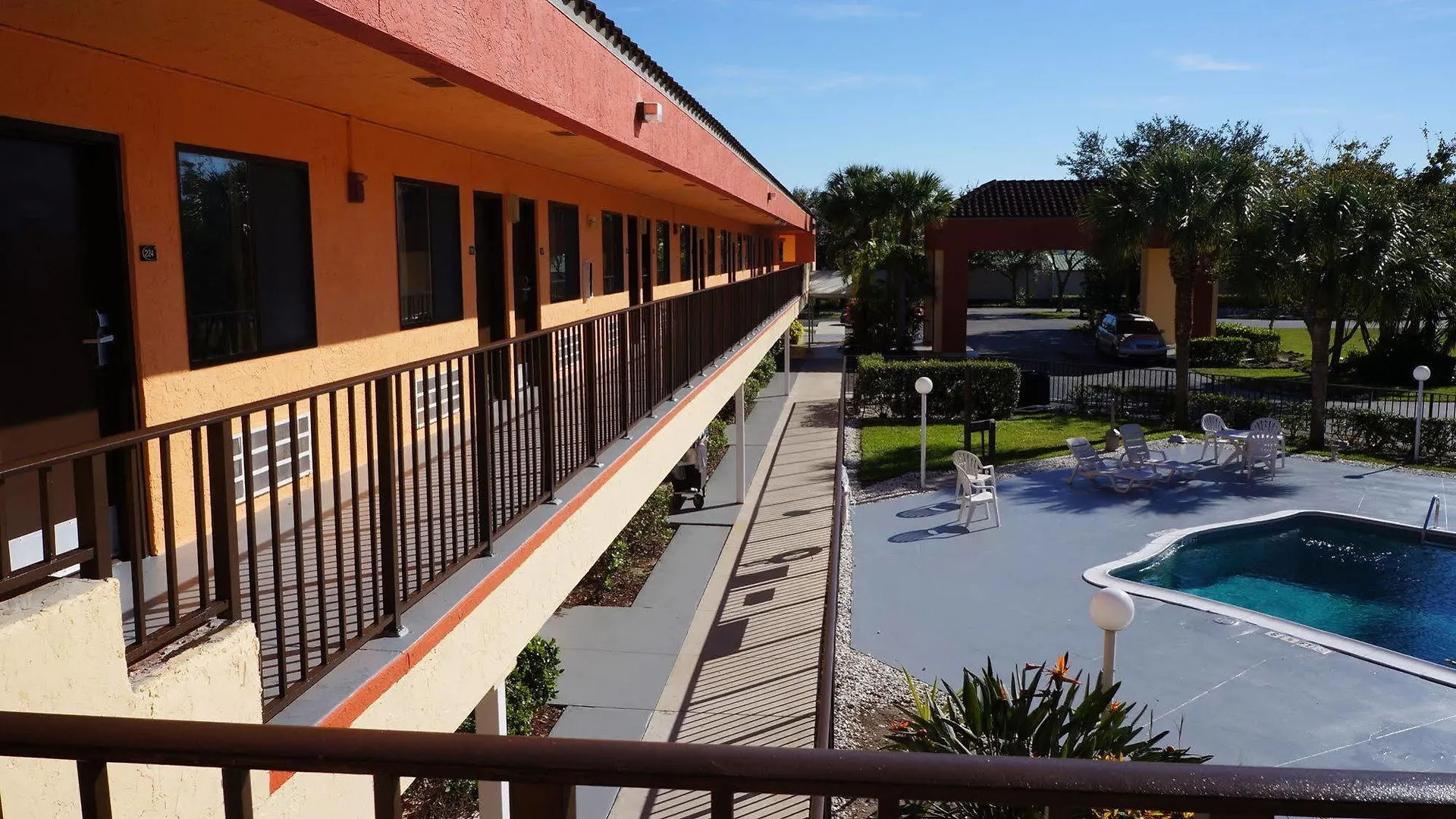 Super 8 By Wyndham Naples