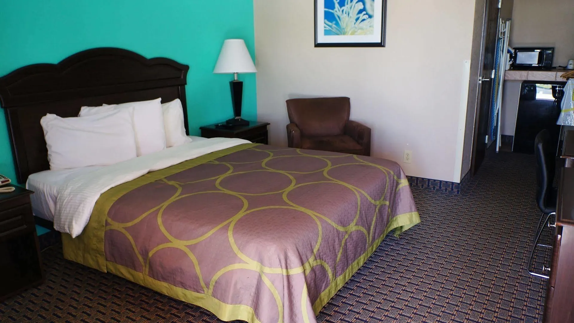 Super 8 By Wyndham Naples *