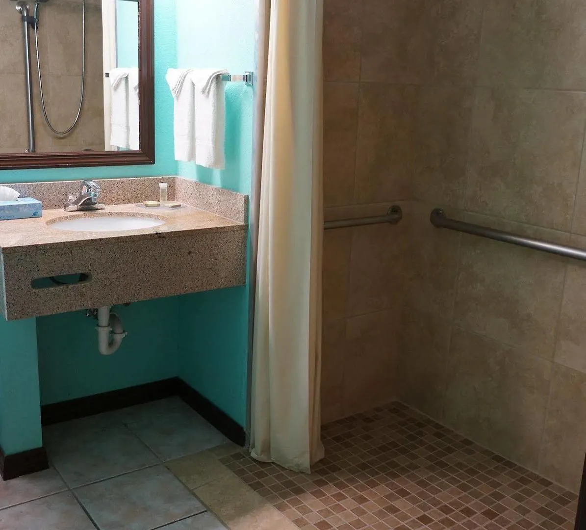 Super 8 By Wyndham Naples Hotel Golden Gate