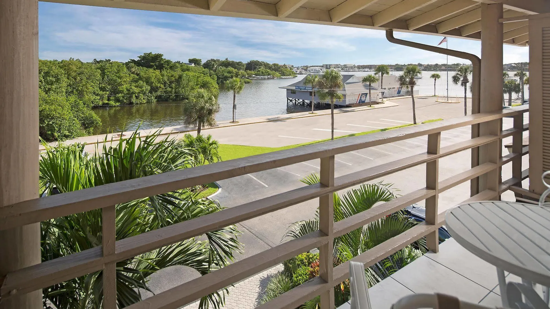 Cove On Bay Hotel