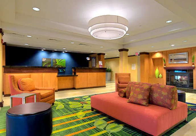 Hotell Fairfield And By Marriott 3*