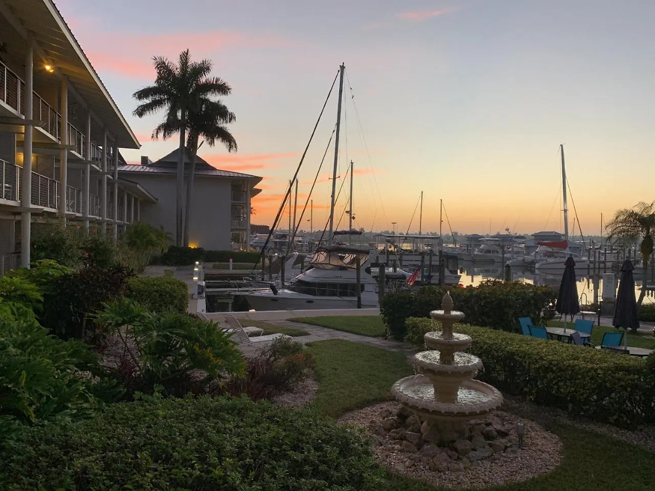 Hotel Cove On Bay