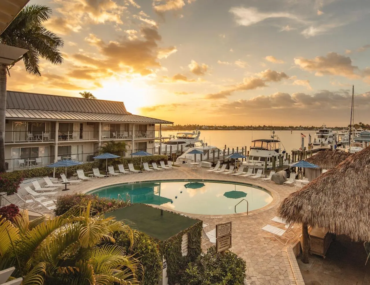Cove On Bay Hotel 2*