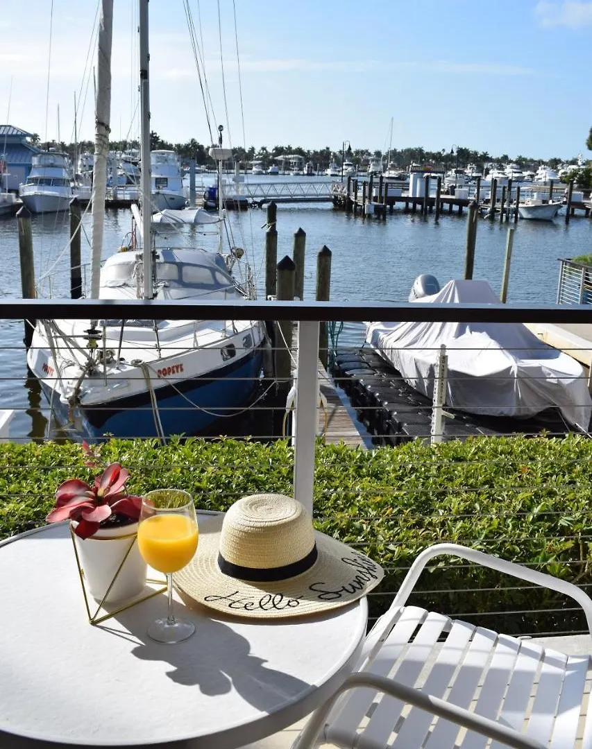 Hotel Cove On Bay
