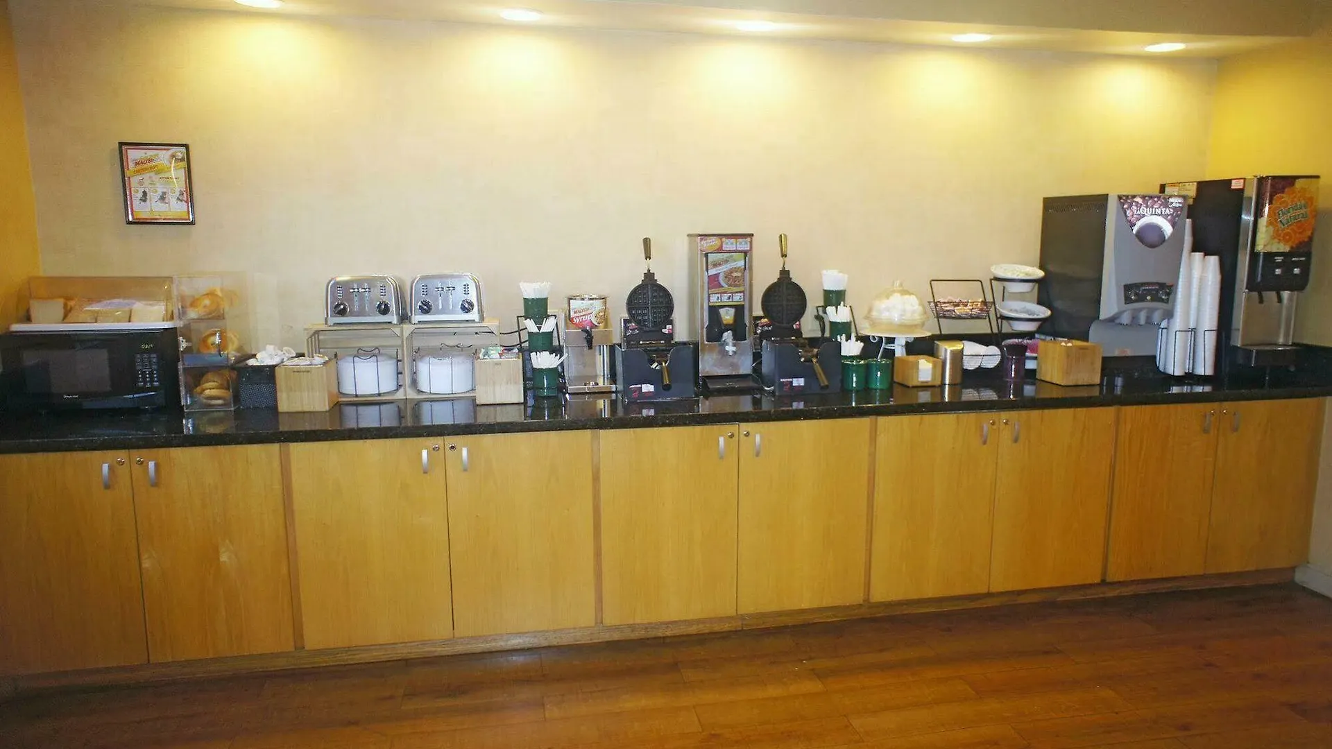 Hotel La Quinta By Wyndham Downtown North Naples