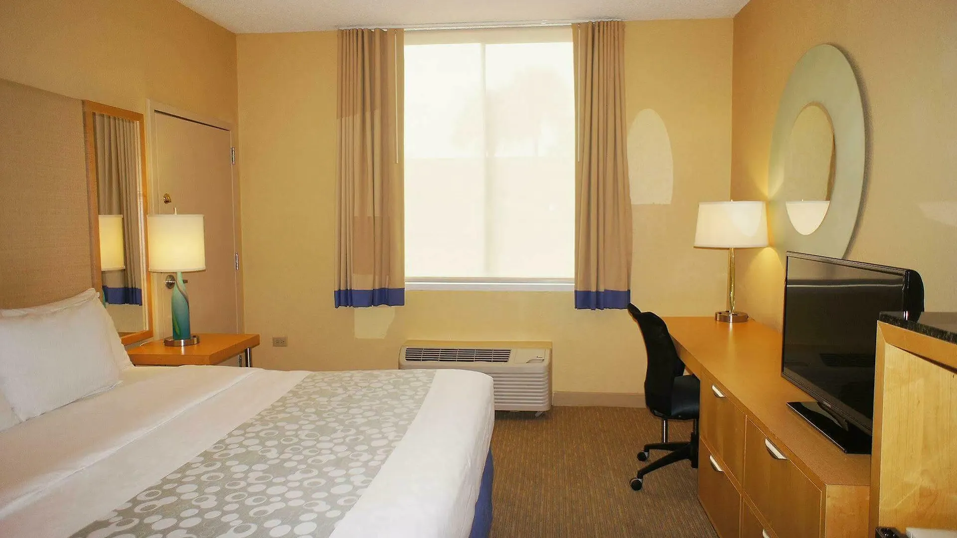 Hotel La Quinta By Wyndham Downtown North Naples