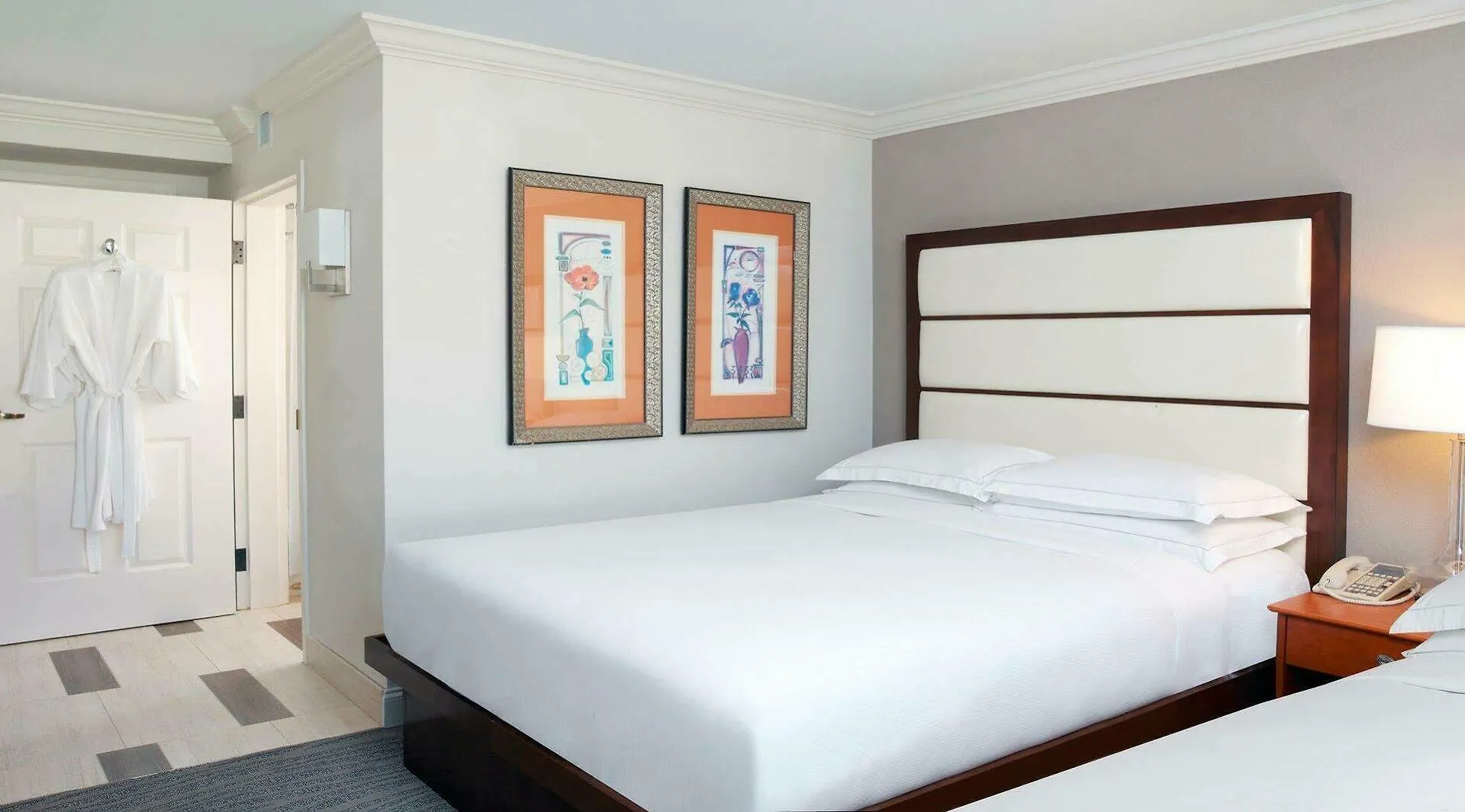 Hilton מלון