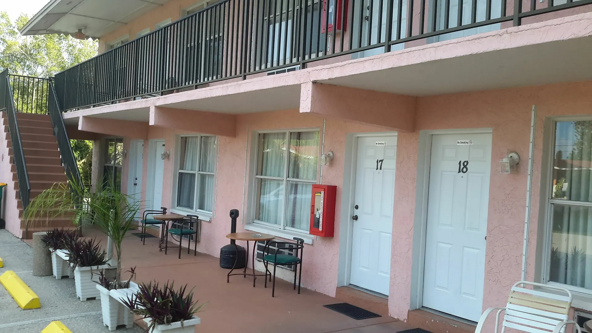 Contys Hotel 2*
