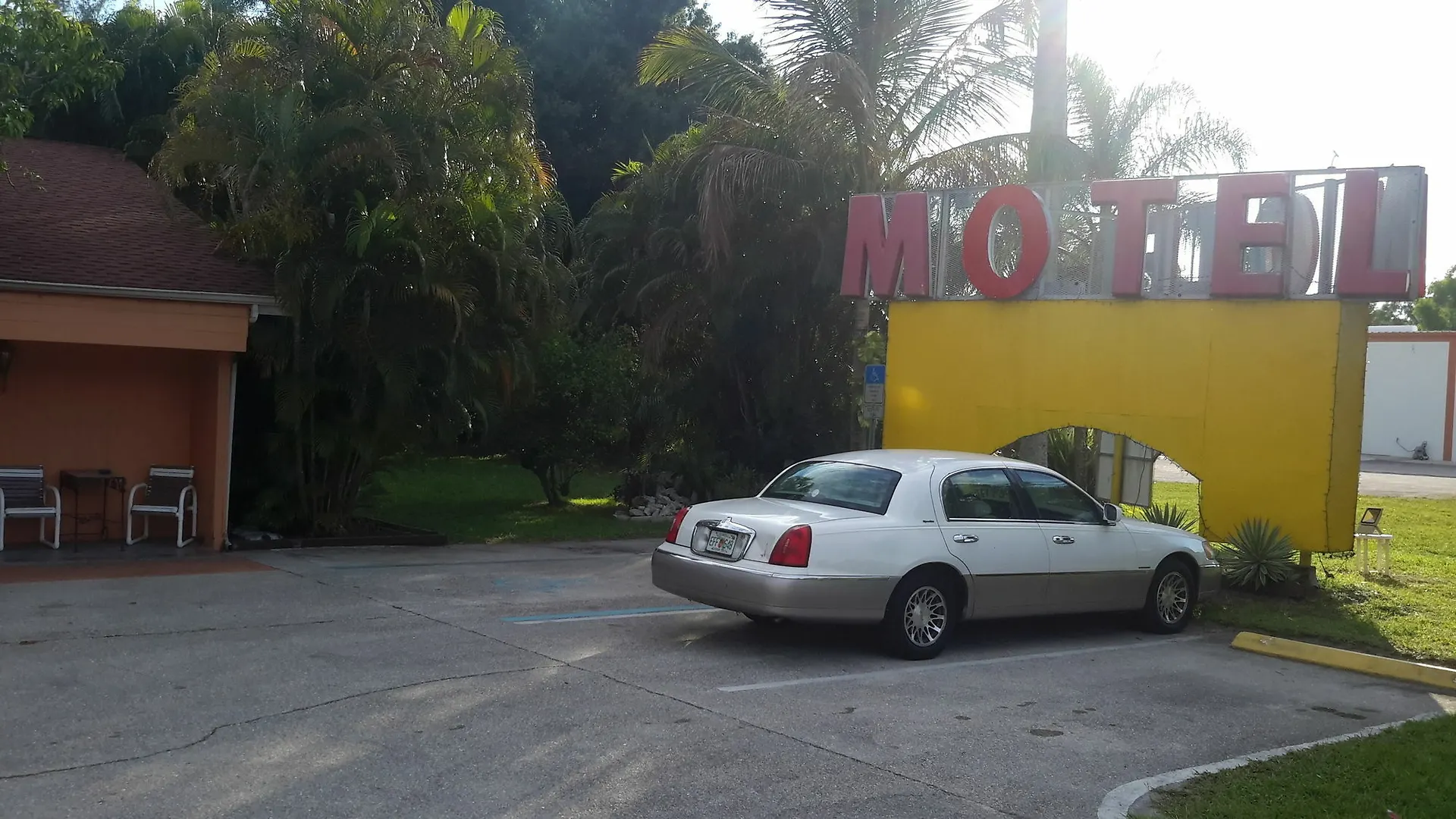 Contys North Naples