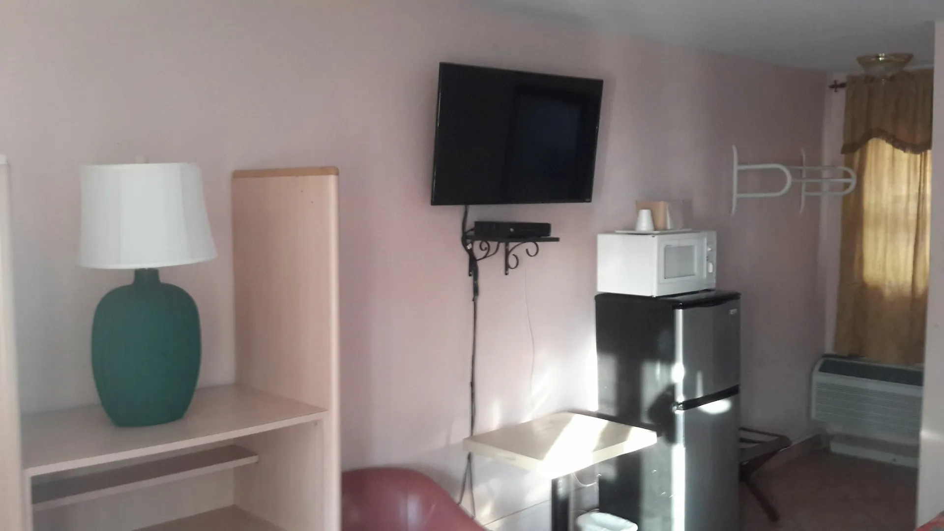 Contys Hotel 2*
