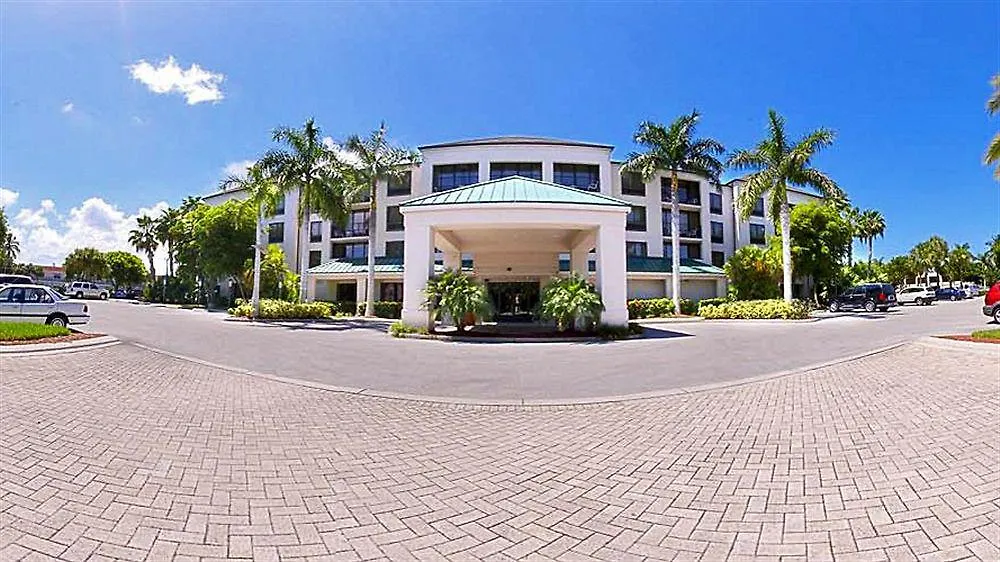 Courtyard By Marriott - Hotell 3*
