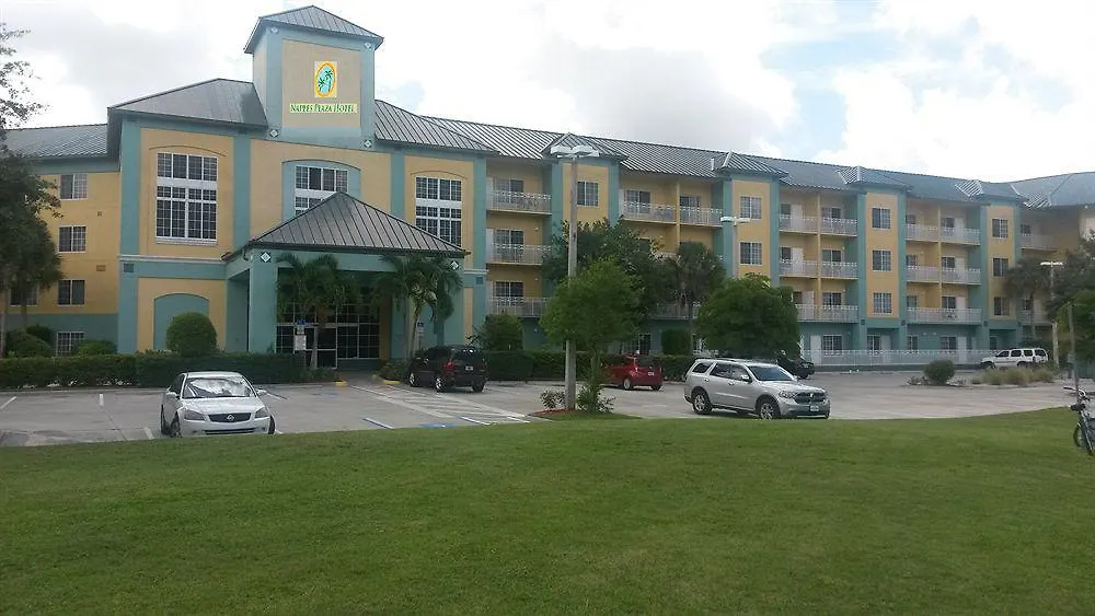 فندق بست ويسترن نابولي بلازا North Naples