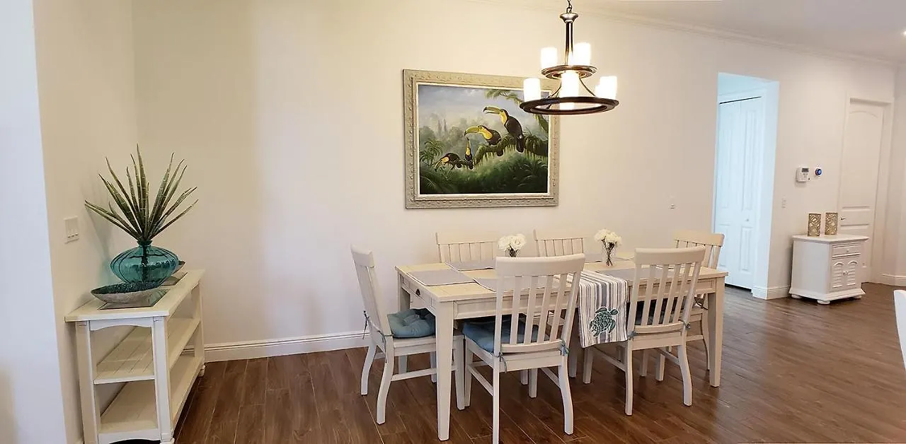Perfect - Saltwater Pool - 2 Master Br - 3 Br3ba Holiday home