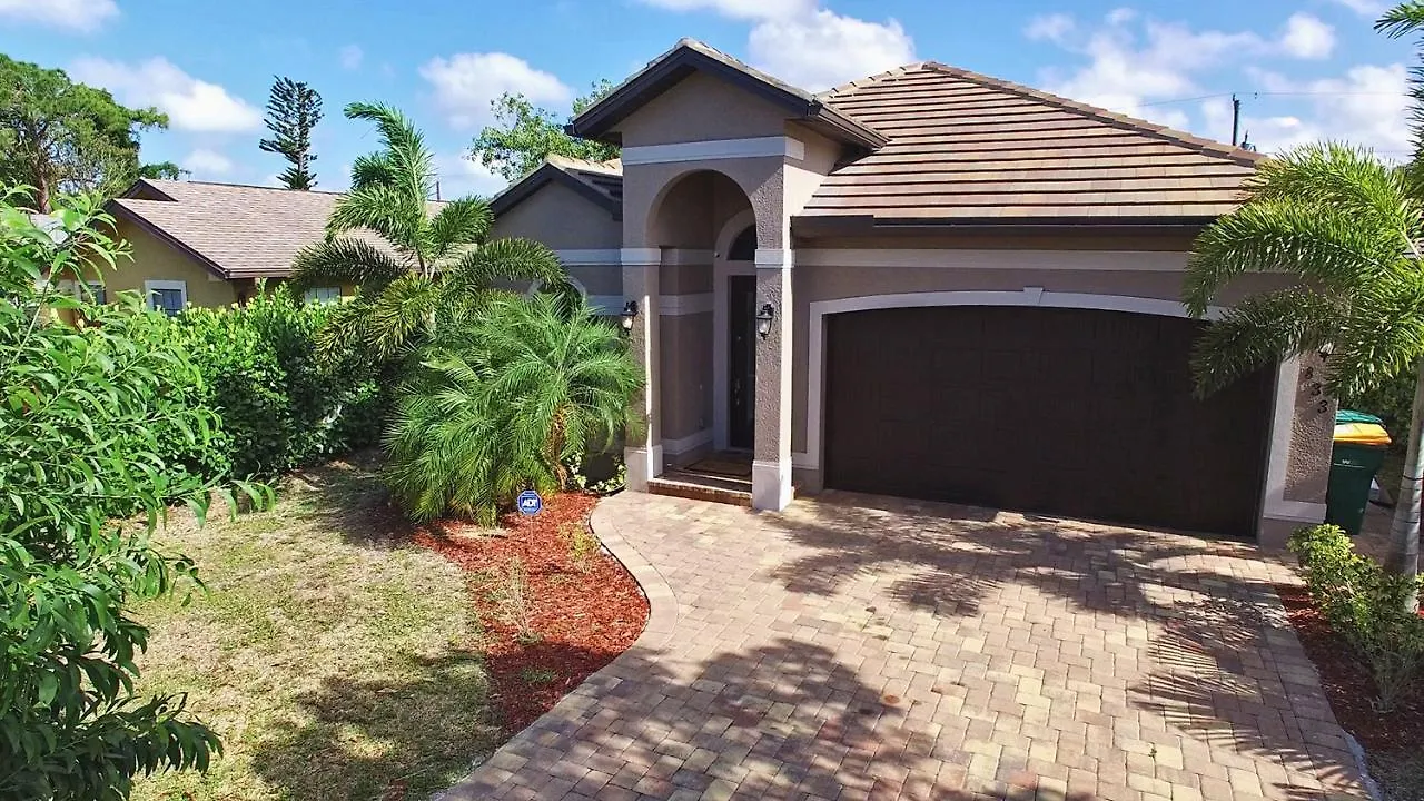Perfect - Saltwater Pool - 2 Master Br - 3 Br3ba Holiday home Naples