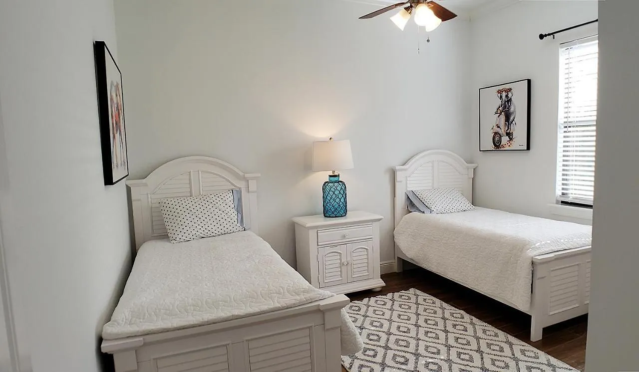 Holiday home Perfect - Saltwater Pool - 2 Master Br - 3 Br3ba Naples