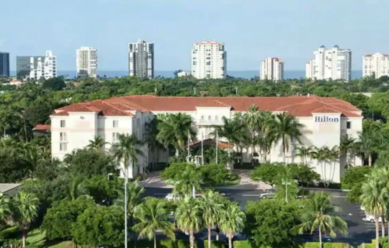 Hilton מלון 4*