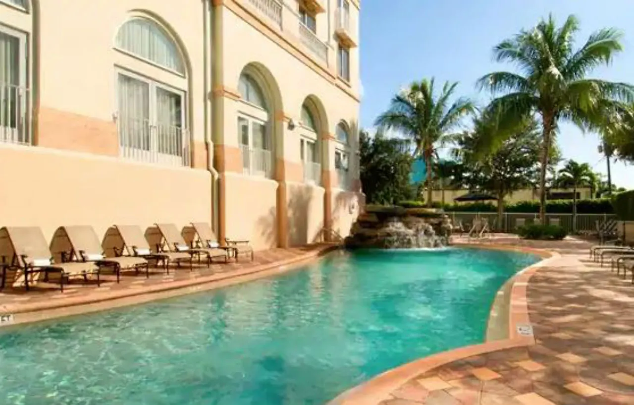 מלון Hilton North Naples